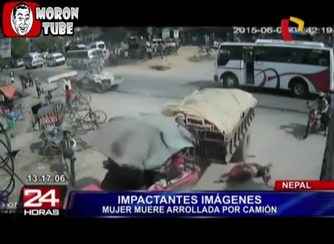 Video :Shock - A tractor runs over a woman